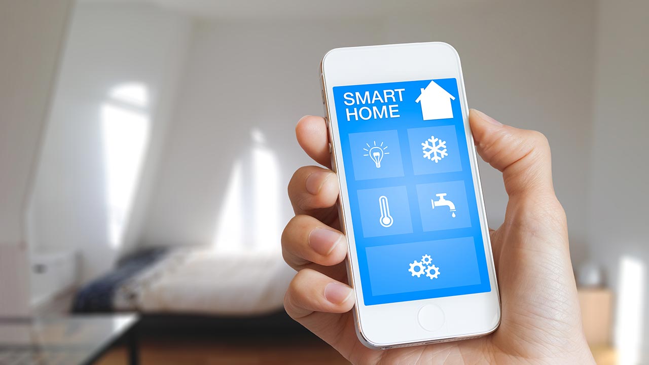 4-ways-smart-technology-is-evolving-home-security-phone